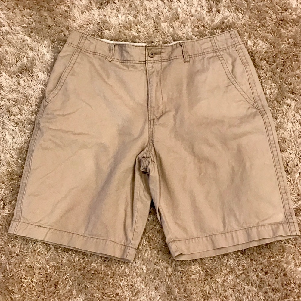 Old Navy men’s khaki 10 inch inseam shorts
